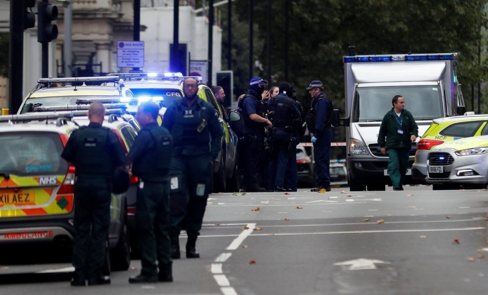 internacional-carro-atinge-pedestres-e-deixa-feridos-em-londres-1