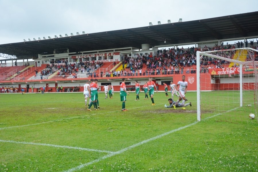 leao-perde-na-primeira-partida-da-grande-final-1