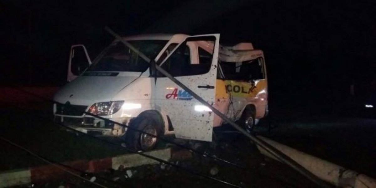 van-bate-em-poste-e-deixa-moradores-sem-energia-0