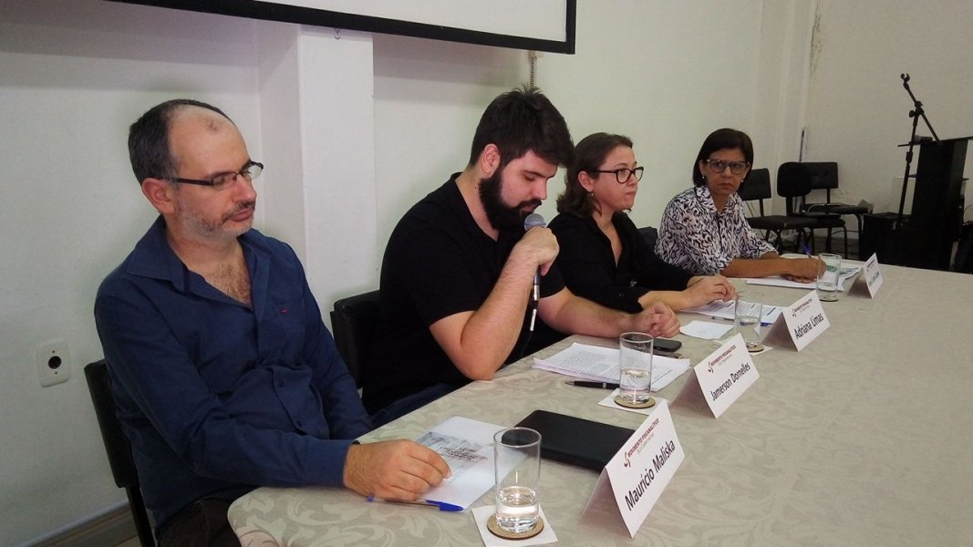 2a-jornada-de-psicanalise-e-debatida-em-tubarao-0 Especialistas participaram do debate na tarde desta terça, na Unisul - Foto: Christian Ayala/Divulgação/notisul