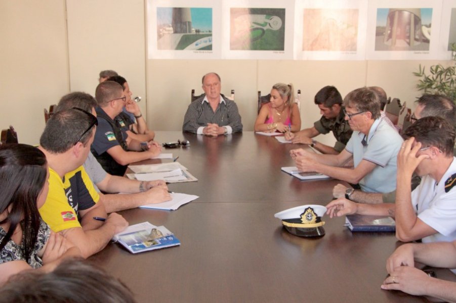 agilidade-e-seguranca-na-balsa-entram-em-discussao-0 Reunião contou com a presença de representantes de diversas entidades - Foto: Prefeitura de Laguna/divulgação/notisul
