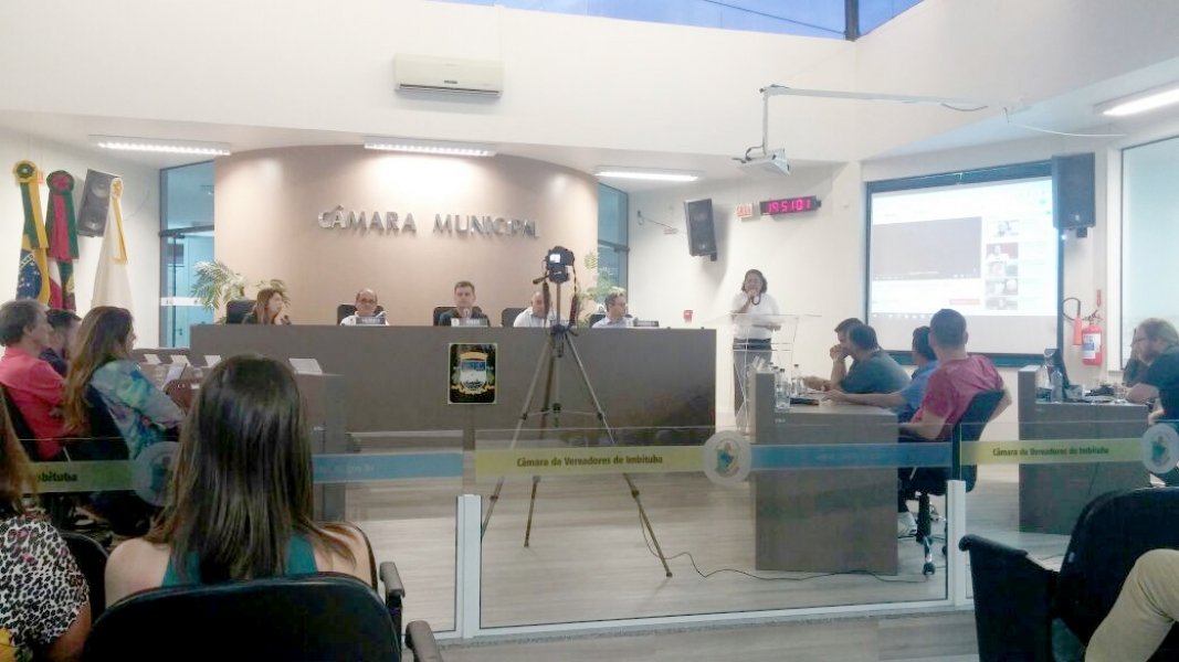 campanha-luta-pelo-fim-da-violencia-contra-mulher-0 Secretária de Assistência Social abordou o tema na Câmara de Vereadores - Foto: Prefeitura de Imbituba/Divulgação/notisul