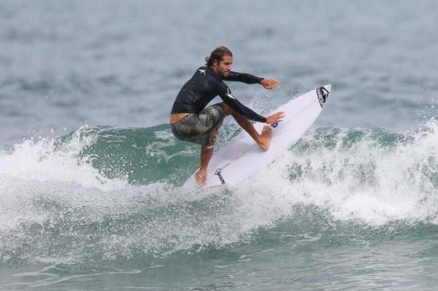 giro-por-sc-surfista-joinvilense-jean-da-silva-morre-aos-32-anos-0