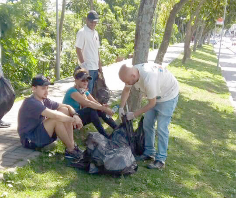 lei-proibe-cidadaos-de-jogar-lixo-na-rua-0 Cerca de uma tonelada de lixo foi recolhida das margens do rio Tubarão em mutirão no último fim de semana - Prefeitura de Tubarão/Divulgação/notisul