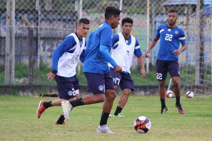 luan-vibra-com-os-gols-que-ajudaram-a-colocar-o-peixe-na-decisao-0 Luan é um dos destaques do Peixe nesta temporada - Foto: Atlético Tubarão/divulgação/notisul