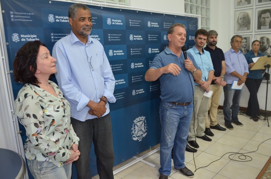 programacao-de-natal-e-lancada-em-tubarao-0 Organizadores detalharam programação festiva na Sala de Atos da prefeitura - Foto: Prefeitura de Tubarão/Divulgação/notisul