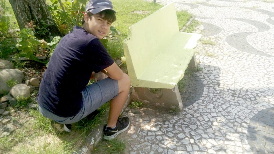 projeto-revitaliza-praca-publica-em-tubarao-0 Estudantes auxiliaram na recuperação do local - Foto: Prefeitura de Tubarão/Divulgação/notisul