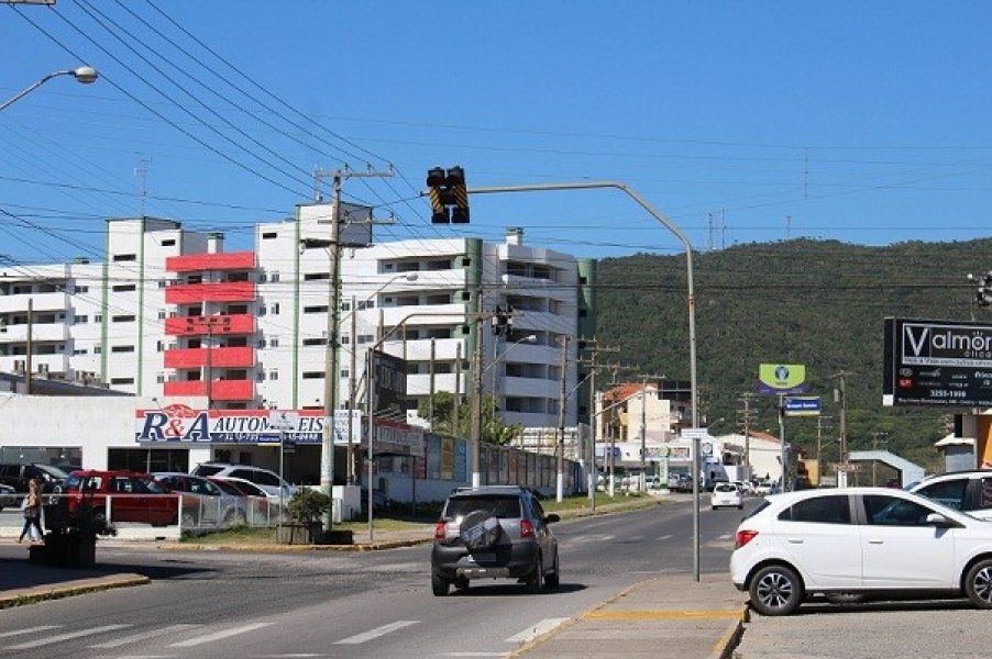 semaforo-podera-ser-retirado-de-avenida-central-0 De março a outubro cerca de R$ 10 mil foram pagos em manutenção - Foto: Prefeitura de Imbituba/divulgação/notisul