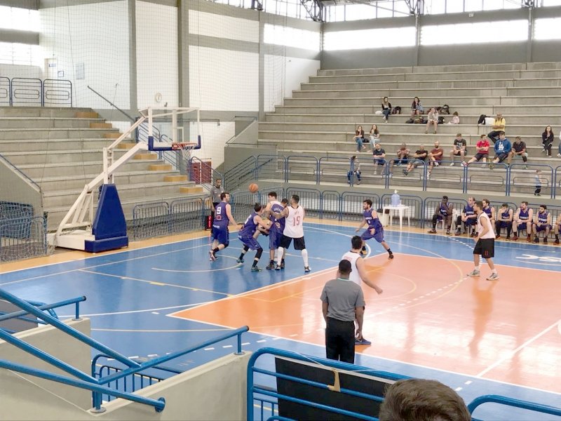 sharks-fucap-basketball-esta-de-olho-nos-jogos-fora-de-casa-0 Tubaronenses (roxo) estão na terceira posição com 17 pontos - Fotos: Divulgação/Notisul