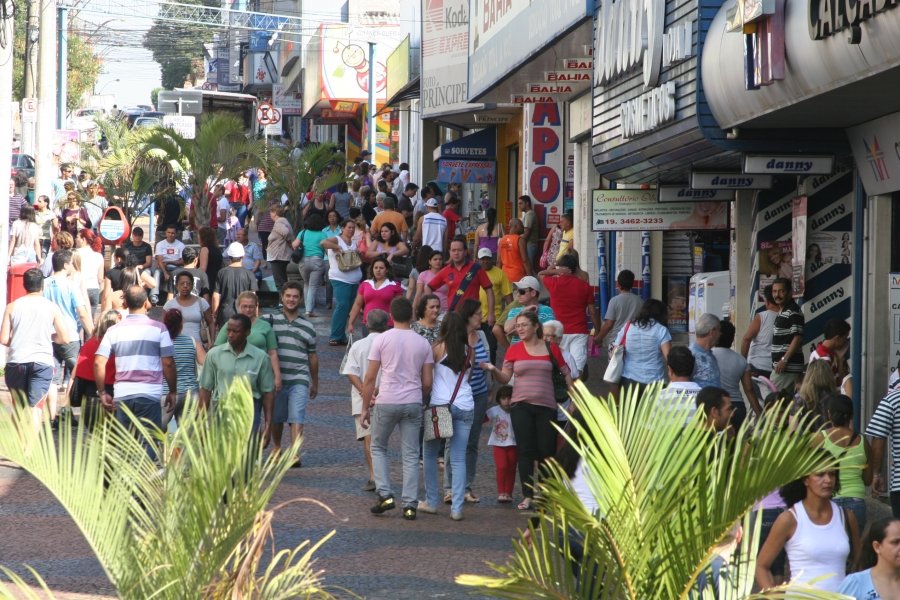 comercio-deve-contratar-mais-de-74-mil-trabalhadores-temporarios-0