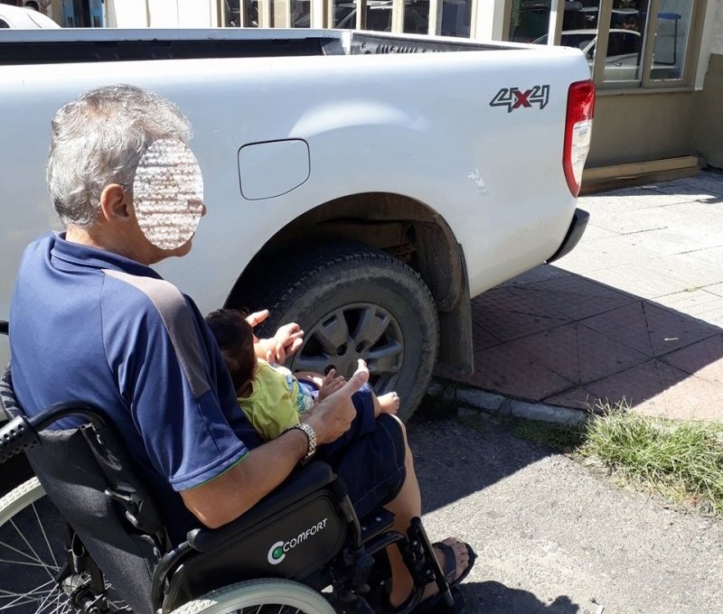 falta-de-acessibilidade-jovem-flagra-desrespeito-com-cadeirantes-0 Segundo jovem, esta não é a primeira vez que a situação ocorre - Foto: Divulgação/Notisul