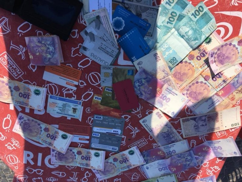 giro-pelo-brasil-amigos-encontram-dono-de-carteira-com-r-10-mil-1