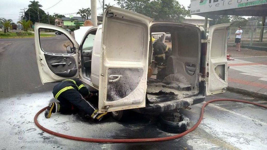 homem-fica-ferido-apos-explosao-e-incendio-em-veiculo-1