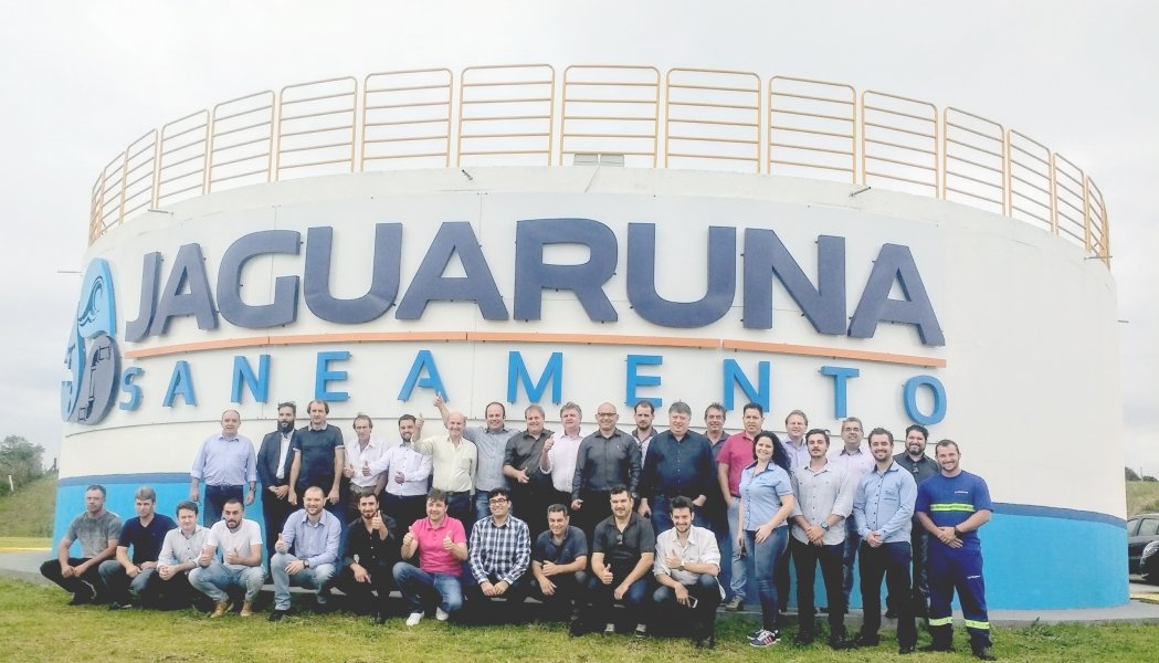 melhorias-no-saneamento-e-tema-de-encontro-em-tubarao-0 Comitiva visita a ETA em Jaguaruna - Foto: Atlantis/Divulgação /notisul