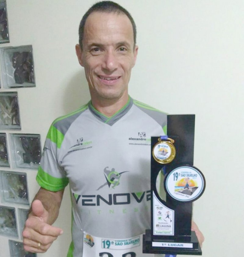 sao-silvelho-maratonista-de-tubarao-e-o-primeiro-na-classificacao-geral-0 Amarildo Nascimento é bicampeão geral da prova na Cidade Juliana - Foto: Divulgação/Notisul