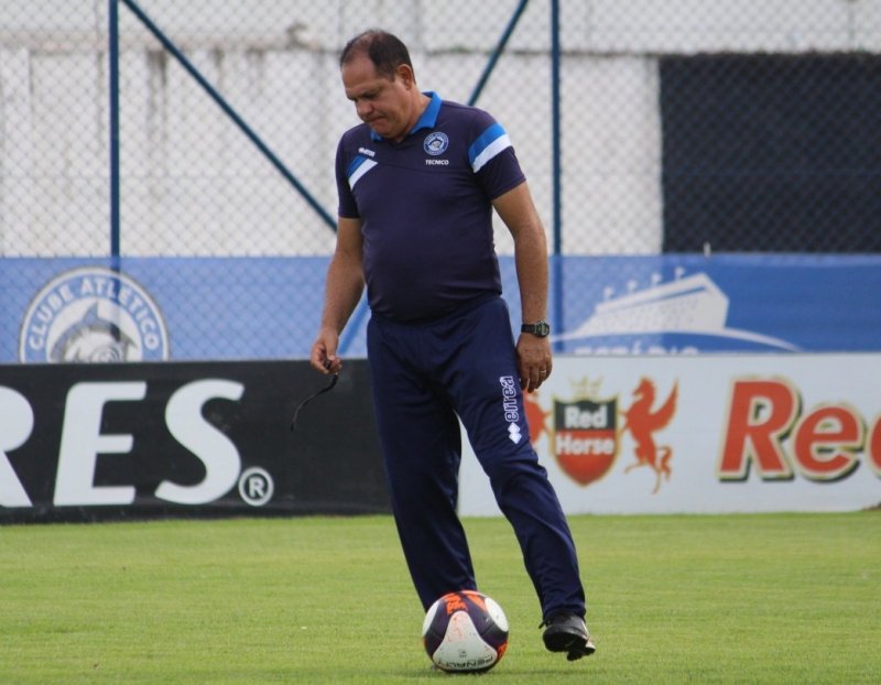 waguinho-dias-continuara-no-comando-do-peixe-0