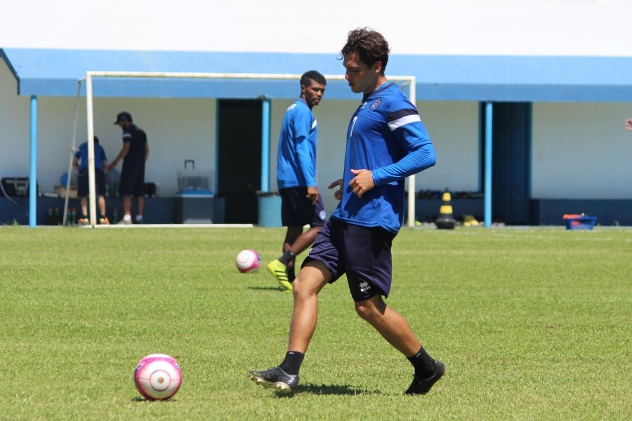 alex-nemetz-valoriza-confianca-do-clube-0 Alex participou da atividade no Estádio Nardi Mello, em Pedras Grandes - Foto: Atlético Tubarão/divulgação/notisul