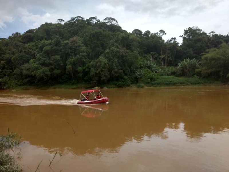 bombeiros-retomam-buscas-a-jovem-desaparecido-no-rio-em-guaramirim-0