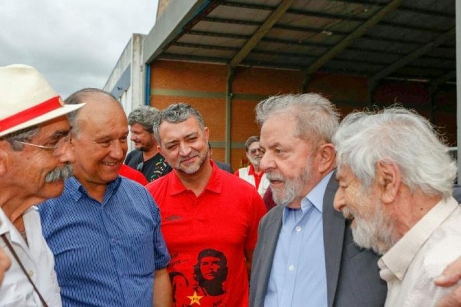 giro-pelo-brasil-lula-participa-de-atos-na-capital-gaucha-na-vespera-de-seu-julgamento-0