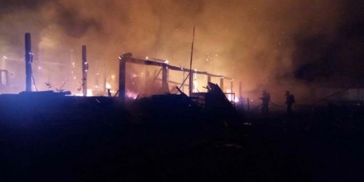 incendio-em-madeireira-em-sangao-mobiliza-bombeiros-de-4-cidades-1