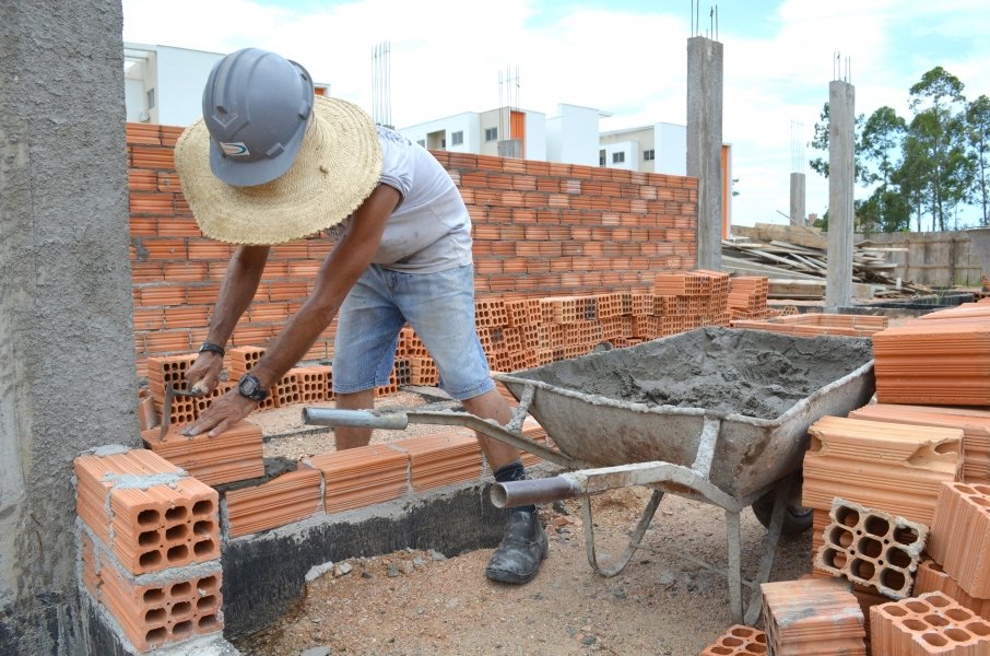 operarios-reforcam-ritmo-na-obra-da-creche-no-sao-joao-me-comeca-a-ganhar-forma-0 Construção da unidade foi iniciada em setembro passado - Foto: Marcelo Becker/prefeitura de Tubarão/Divulgação/Notisul