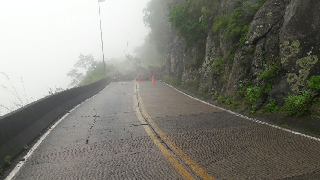 queda-de-barreira-interdita-trecho-da-serra-do-rio-do-rastro-0