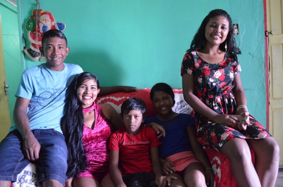 giro-pelo-brasil-diarista-anuncia-venda-de-cabelo-na-web-para-comprar-material-escolar-dos-filhos-1