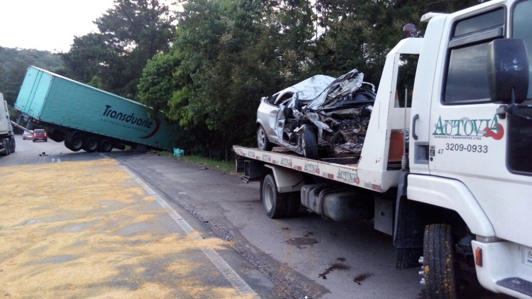 giro-por-sc-casal-morre-em-acidente-na-br-470-em-blumenau-1