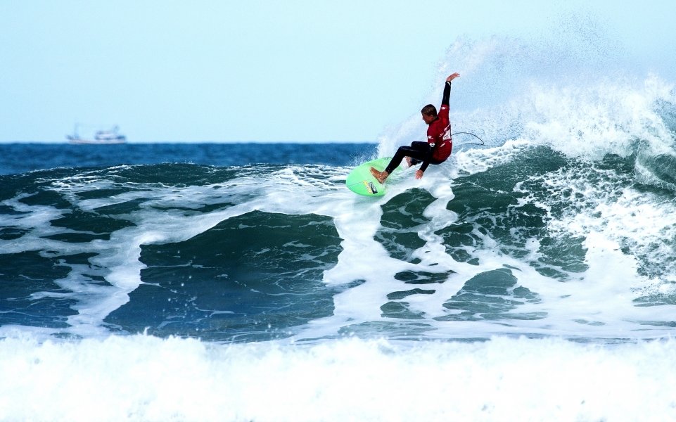 imbituba-surf-tour-2017-define-campeoes-1 Surfista Carlos Henrique, categoria mirim. Foto: Manoel Rene/Divulgação/Notisul