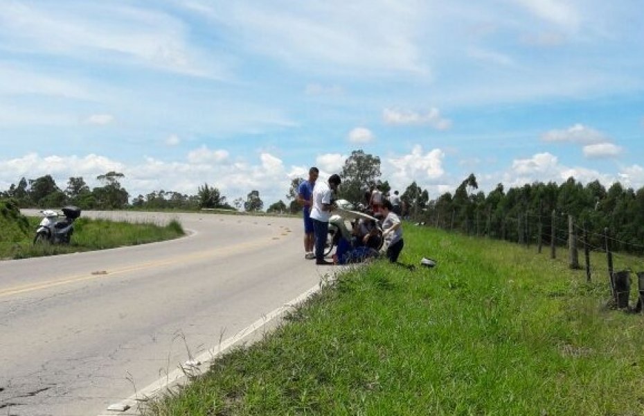 mulher-sofre-fratura-exposta-apos-colisao-entre-motos-1