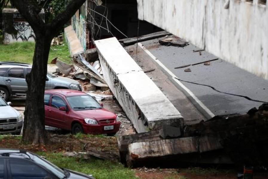 parte-de-viaduto-desaba-sobre-carros-e-restaurante-na-regiao-central-de-brasilia-1