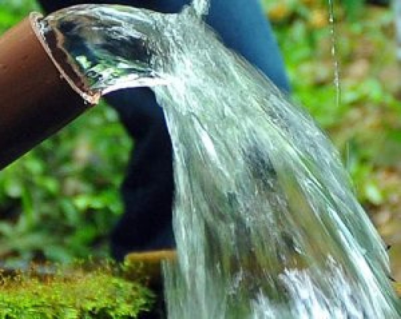 tubarao-vigilancia-sanitaria-alerta-populacao-sobre-a-contaminacao-de-agua-em-bicas-da-cidade-1