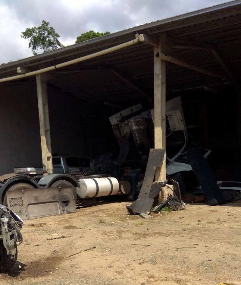 acao-conjunta-entre-a-prf-e-a-pm-descobre-oficina-de-clonagem-de-veiculos-em-joinville-0