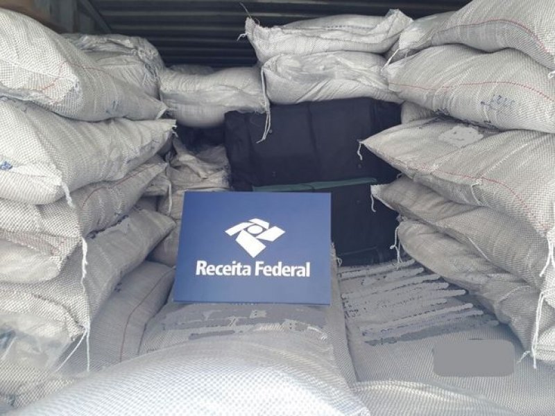 alfandega-da-receita-federal-faz-maior-apreensao-de-cocaina-do-porto-de-santos-0
