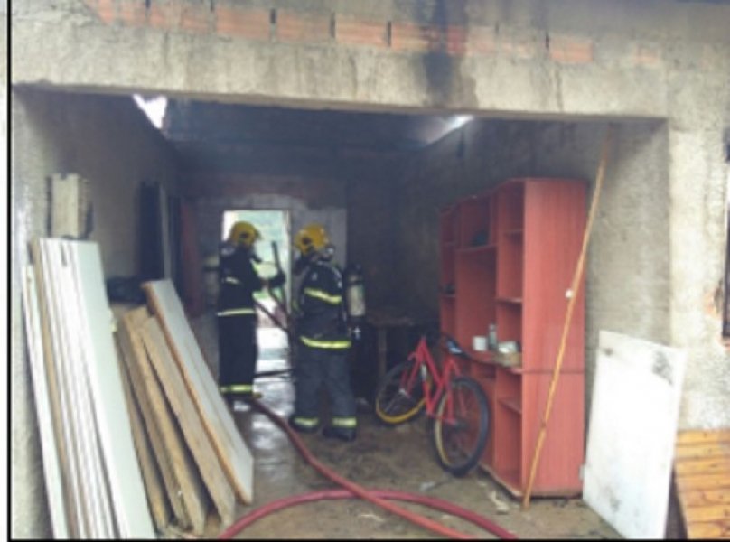 casa-pega-fogo-e-crianca-com-deficiencia-escapa-do-local-1