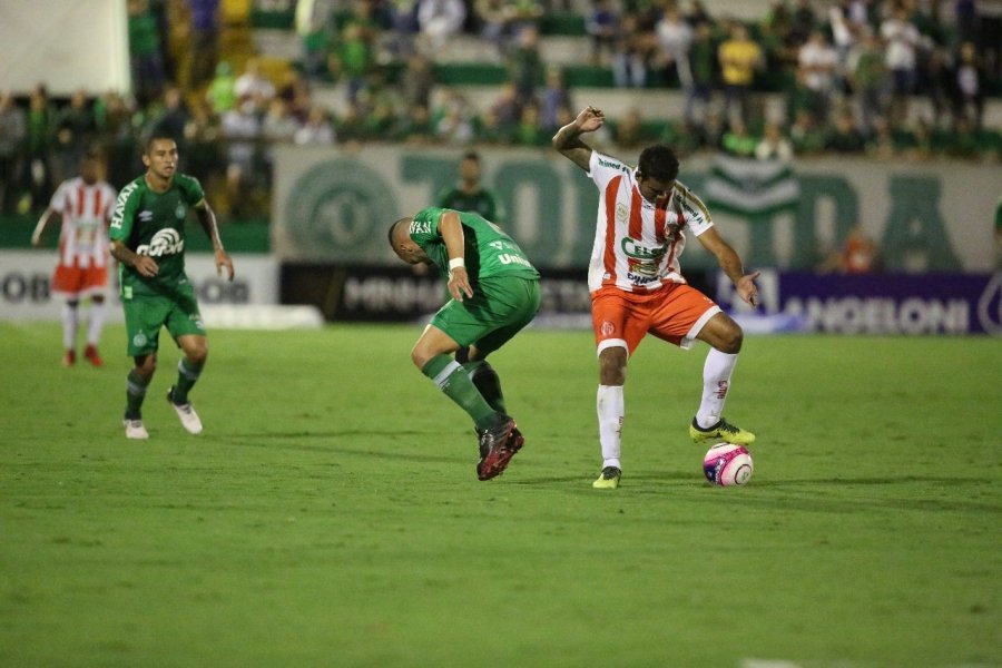 catarinense-leao-joga-bem-mas-perde-para-a-lider-do-campeonato-0 O time do Hercílio Luz até fez boas jogadas, mas perdeu muitas chances de gol e acabou derrotado   - Foto: Divulgação/Notisul