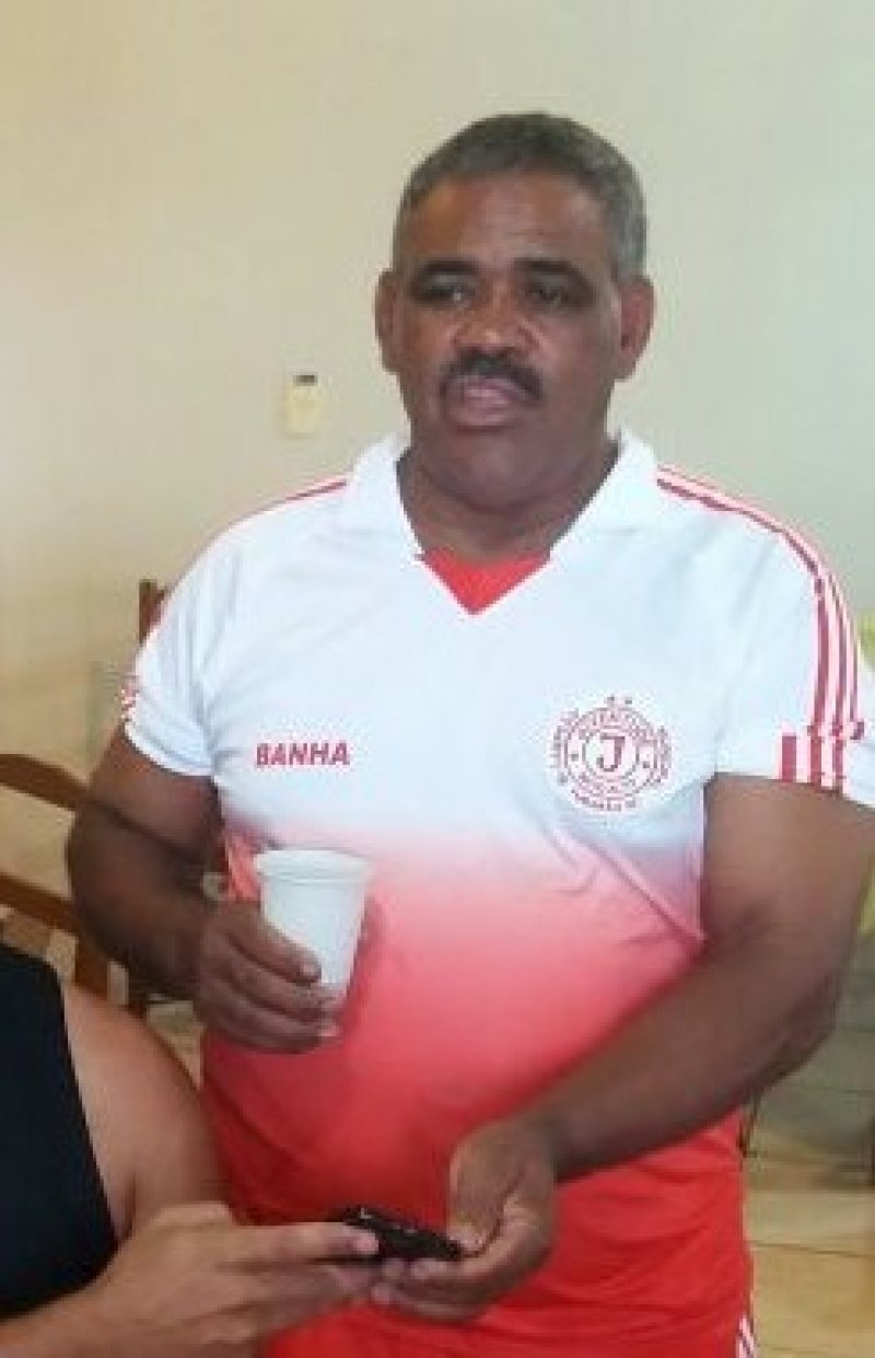 familiares-e-amigos-se-despedem-de-luismar-porfirio-o-banha-1