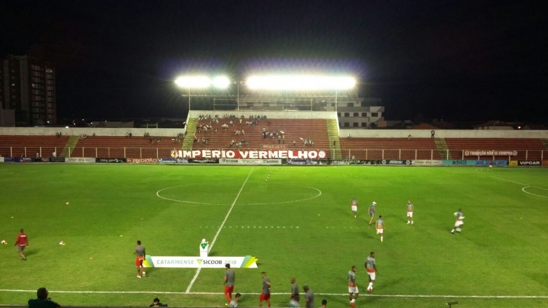 hercilio-luz-recebe-o-inter-de-lages-na-noite-desta-segunda-1