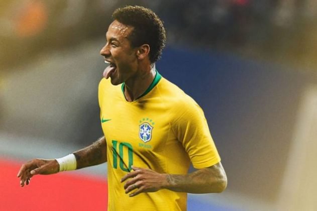 Neymar aparece com o novo uniforme da sele&ccedil;&atilde;o (Emmanuel Dunand/AFP/Getty Images)
