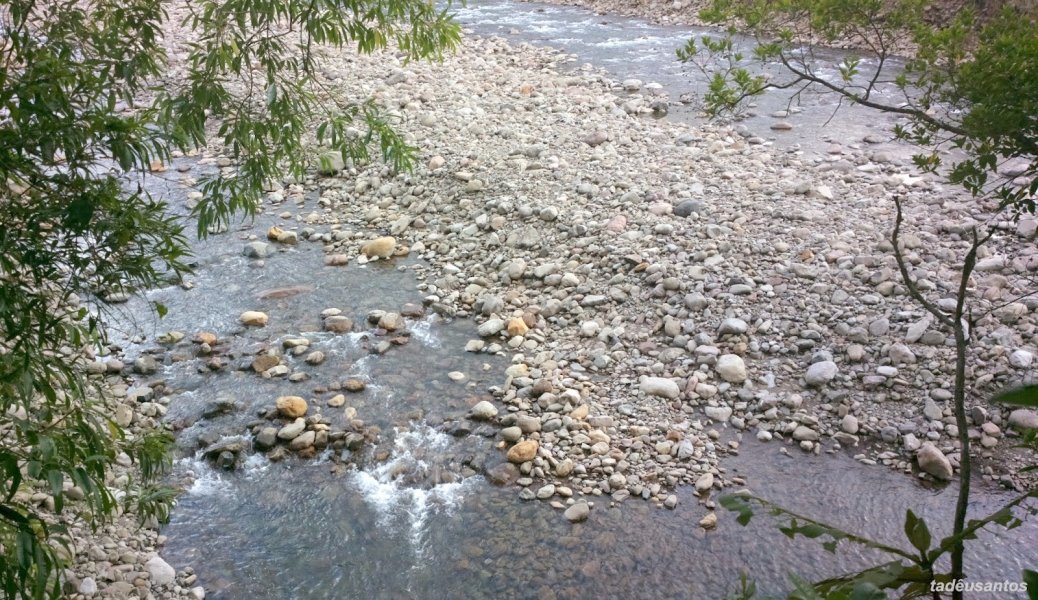 liminar-interrompe-extracao-ilegal-de-seixos-no-rio-tubarao-1