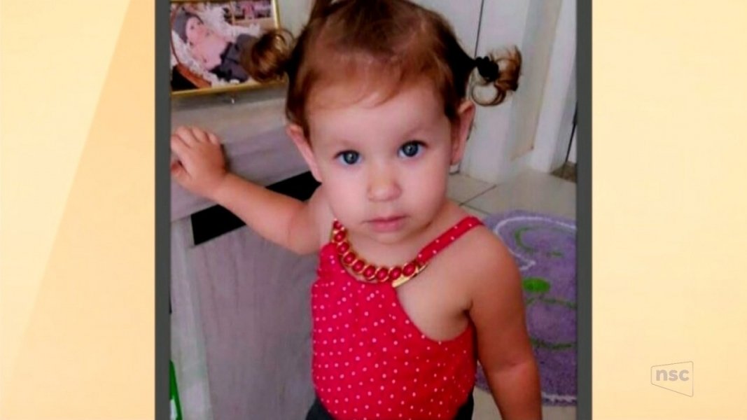 navegantes-menina-morta-apos-ser-agredida-a-paulada-foi-enterrada-nesta-quinta-feira-1-1