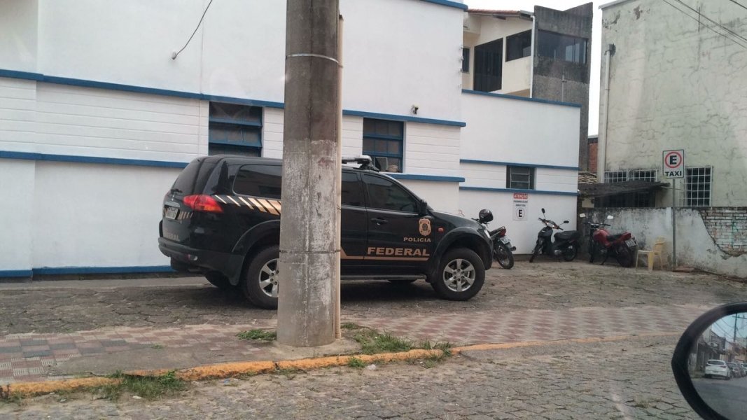 operacao-aguas-de-prata-policia-federal-cumpre-mandado-de-busca-e-apreensao-na-prefeitura-de-jaguaruna-1