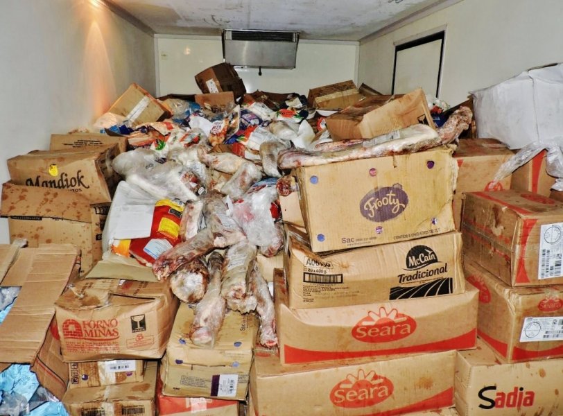 operacao-consumo-seguro-6-supermercados-foram-vistoriados-e-7-toneladas-de-alimentos-apreendidas-1