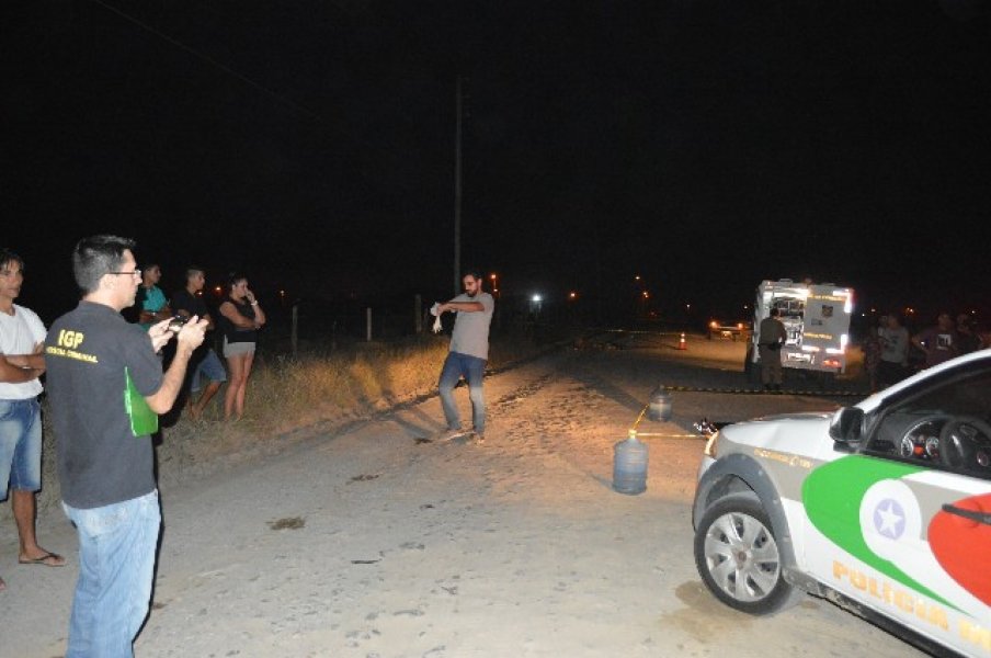 balneario-arroio-do-silva-motociclista-perde-a-vida-apos-colidir-em-carroca-1