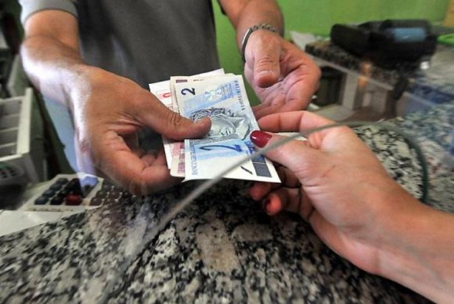 juros-dos-emprestimos-devem-continuar-em-queda-mas-vao-seguir-longe-da-selic-1