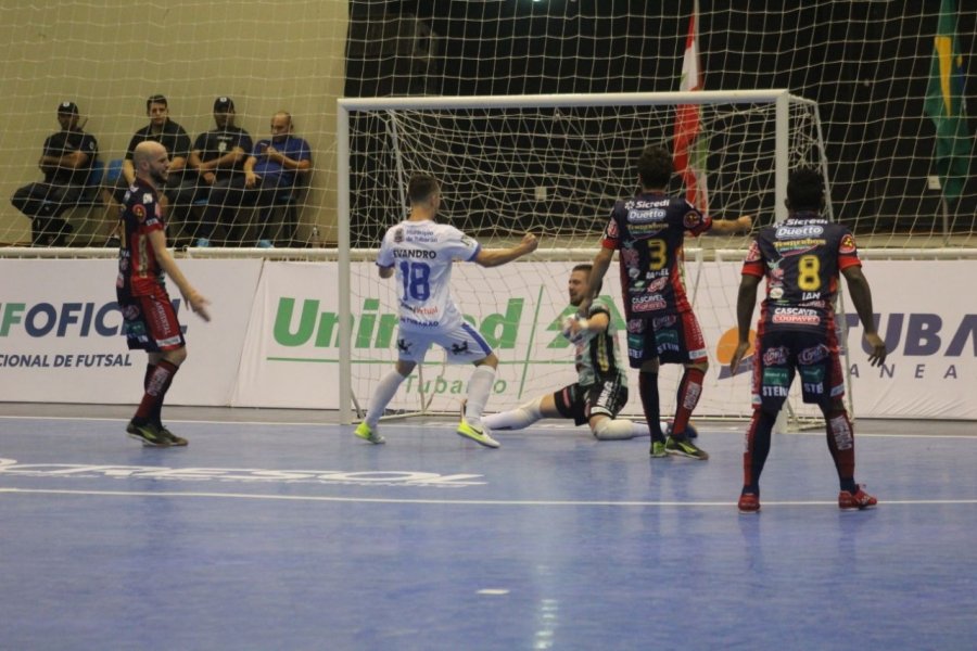 liga-nacional-de-futsal-tubarao-vence-a-1a-em-jogo-com-expulsao-de-reserva-0 Foto: Divulgação/Notisul