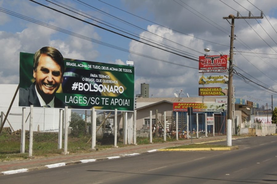 outdoor-em-apoio-a-bolsonaro-divide-opinioes-em-lages-1