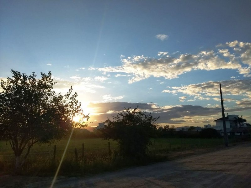 tempo-segue-seco-e-com-temperaturas-altas-em-santa-catarina-1