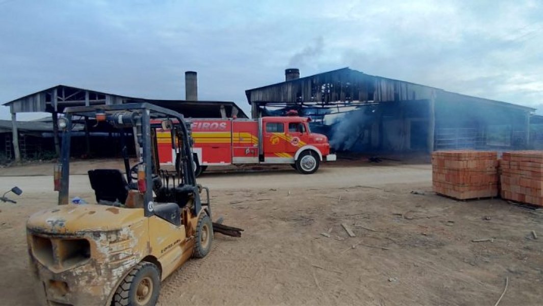 bombeiros-controlam-incendio-em-olaria-em-morro-da-fumaca-1