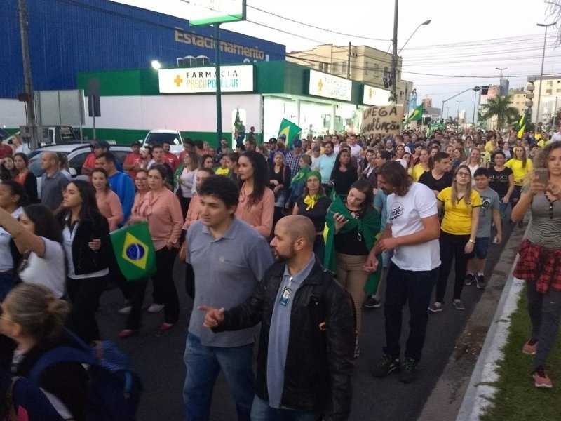 cdl-de-tubarao-abraca-a-causa-dos-caminhoneiros-0